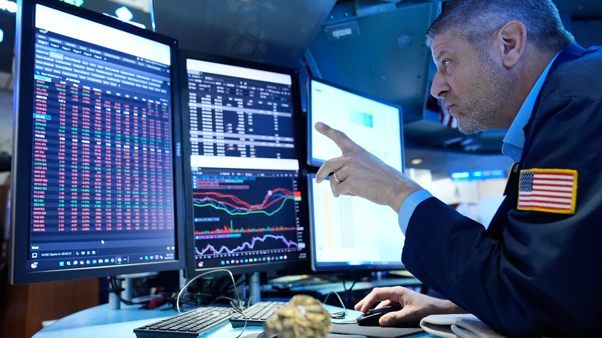 Wall Street rises as Nasdaq