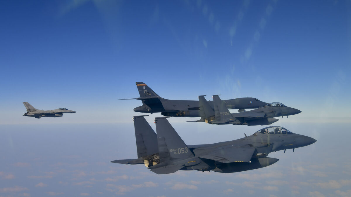 Fighter pilots took selfies, collided