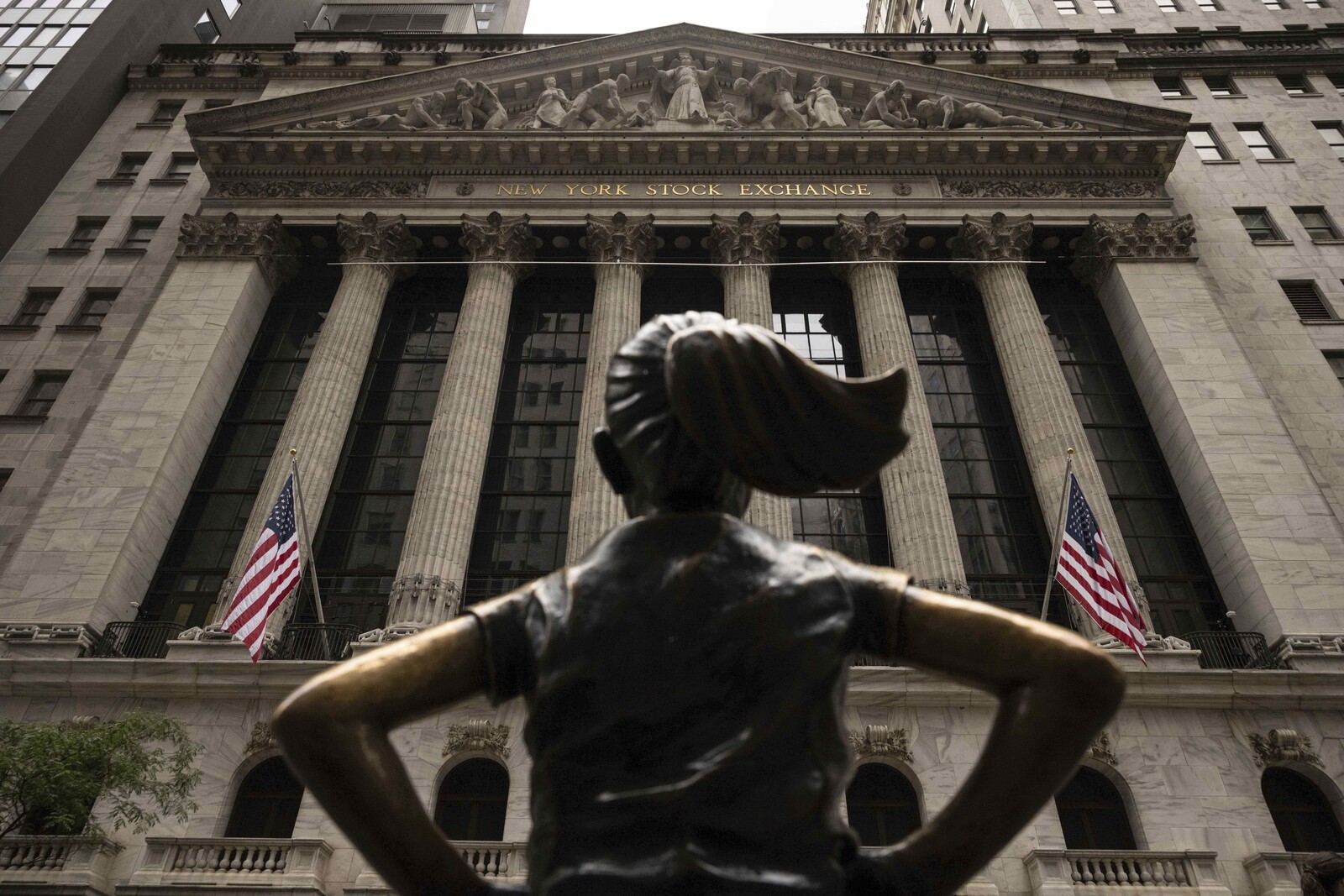 Wall Street Ends Week Higher Amid Inflation Data