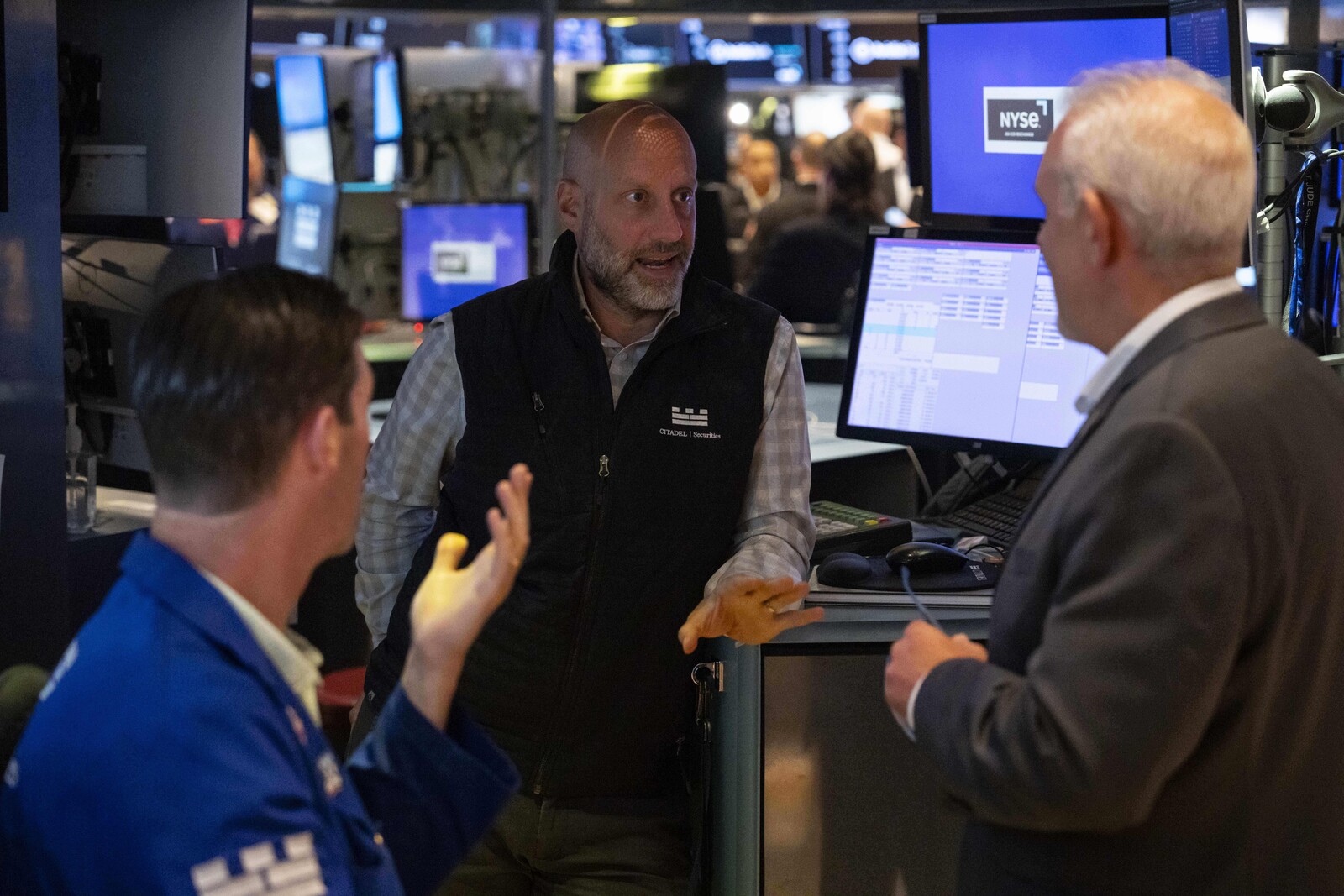 Palantir Stock Surges Despite Downturn in US Market