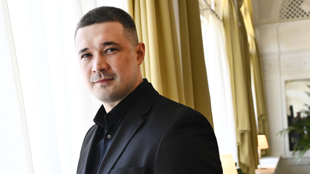 Ukraine defense minister resigns in Zelensky government reshuffle