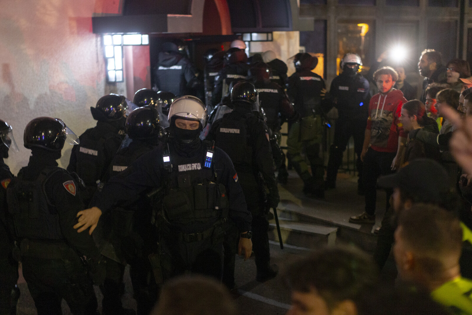 Blockade against Serbian TV - students beaten by police