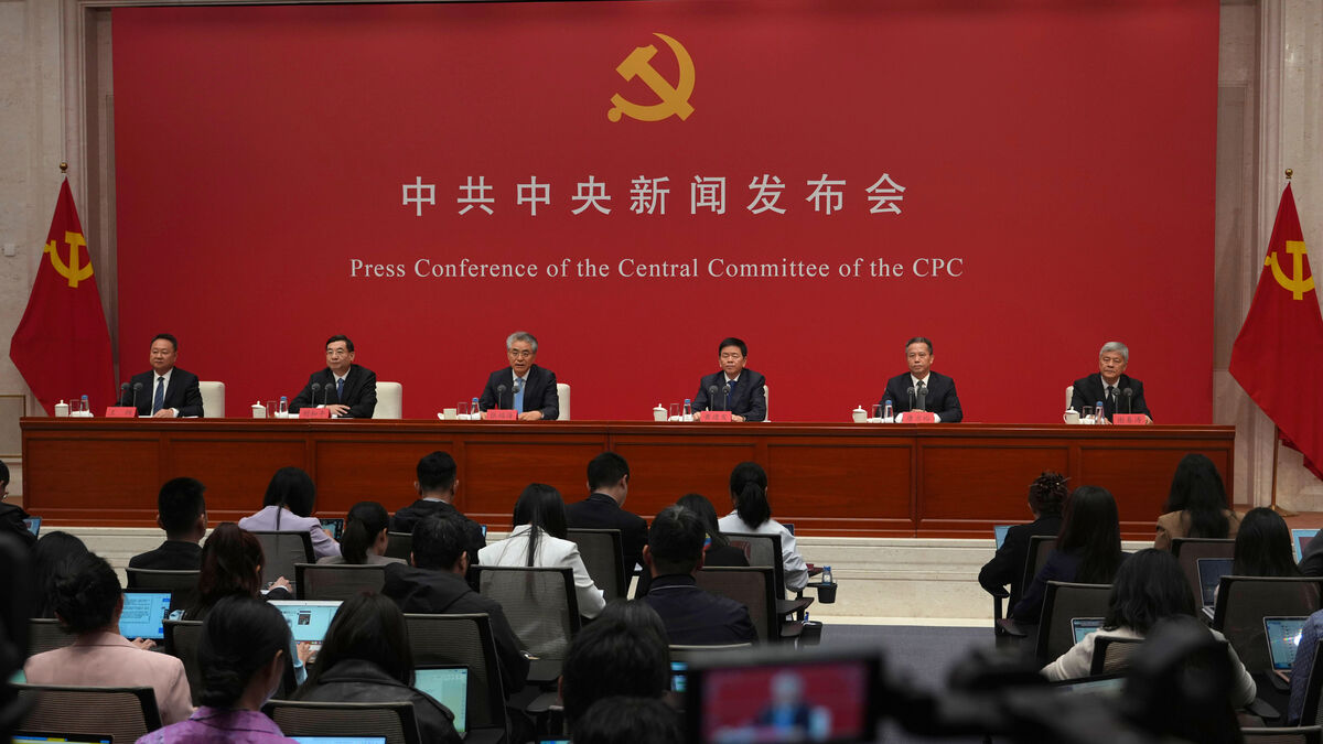 China Expels 33 Senior Communist
