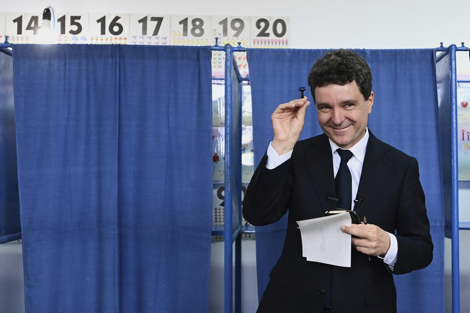 Liberal Nicusor Dan Wins Romanian Presidential Election