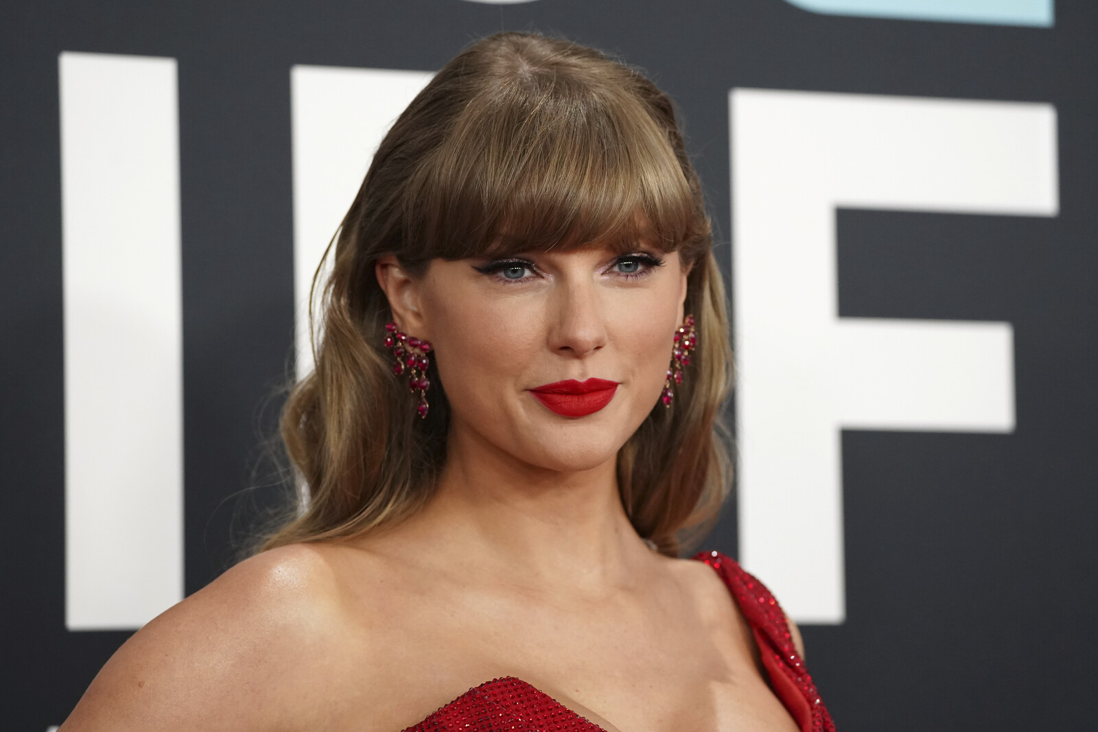 Taylor Swift Granted Restraining Order Against Stalker