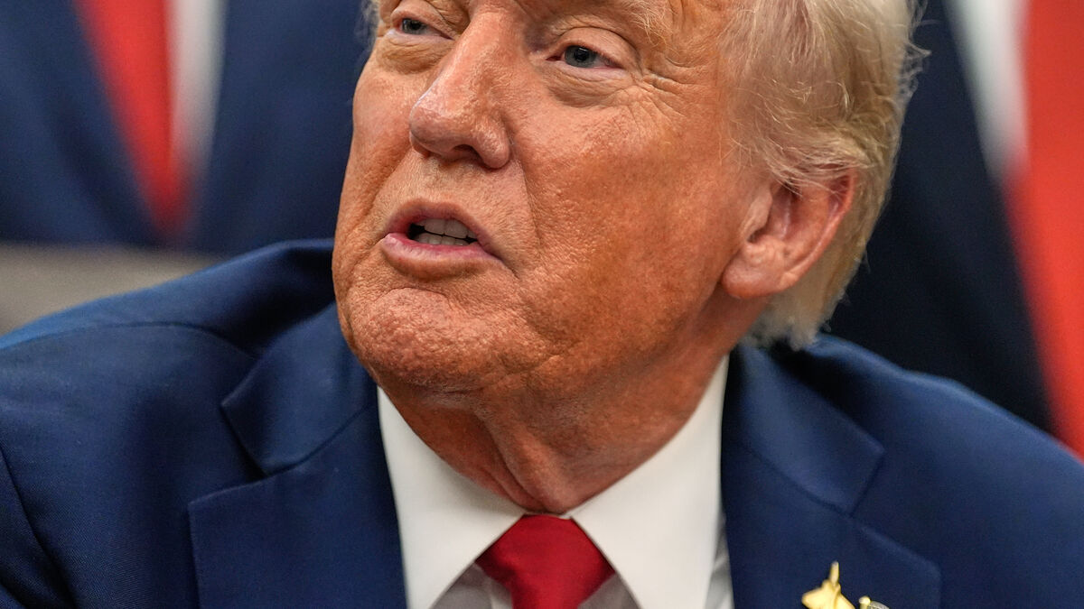 Trump Signs Decree to Defend