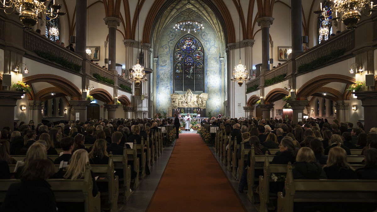 Oscar Church in Stockholm was packed when 25-year-old My from Rönninge was buried