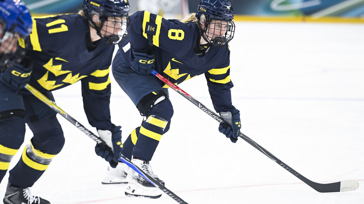 Quarter-finalists: Women's crowns beat Japan 4-0