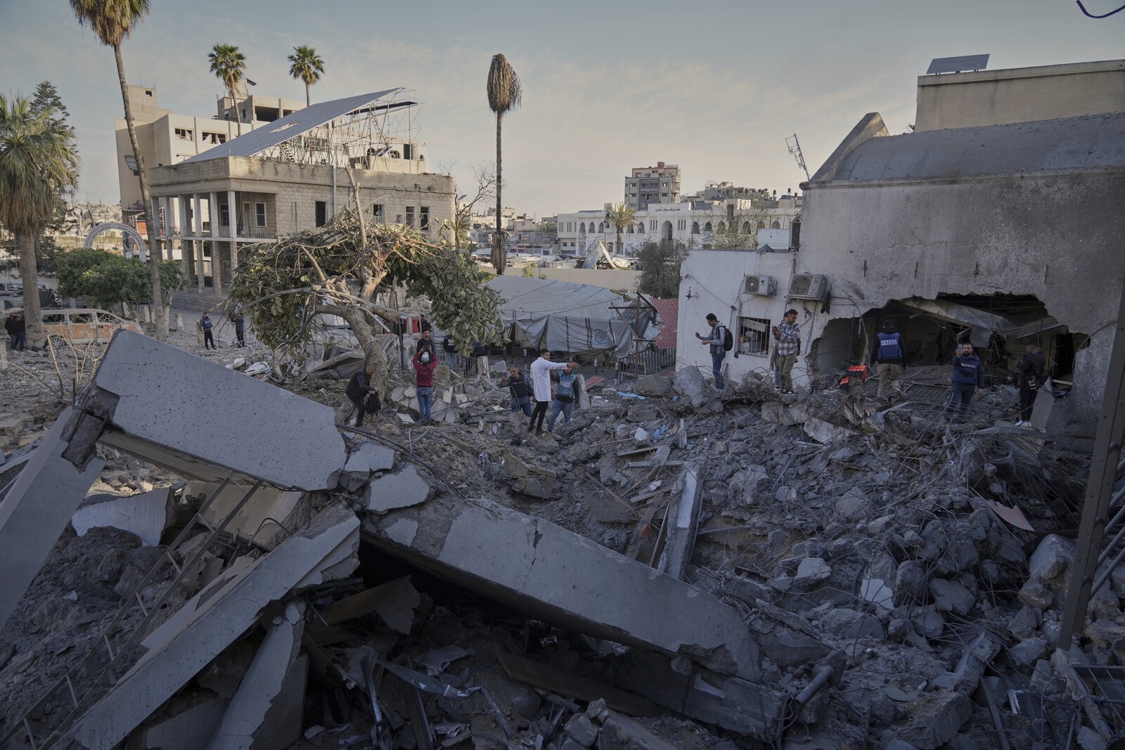 Hamas Reviews Israel's Ceasefire Proposal,