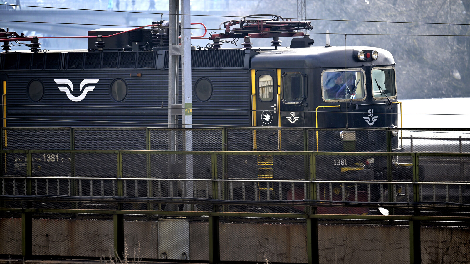 Stop in train traffic north