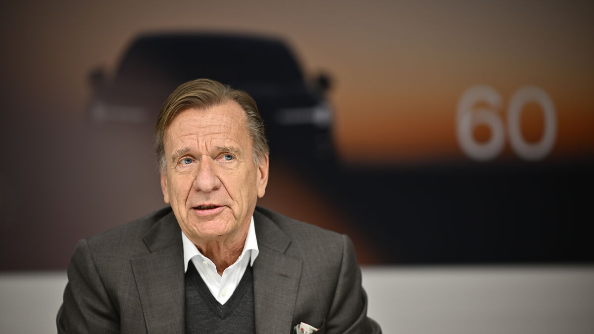 Volvo Cars to close Stockholm office, move 450 employees to Gothenburg