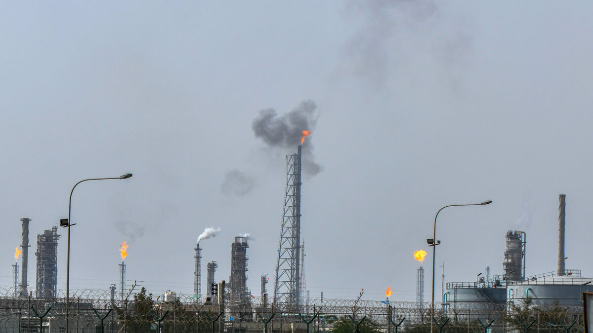 Large refinery in Kuwait attacked