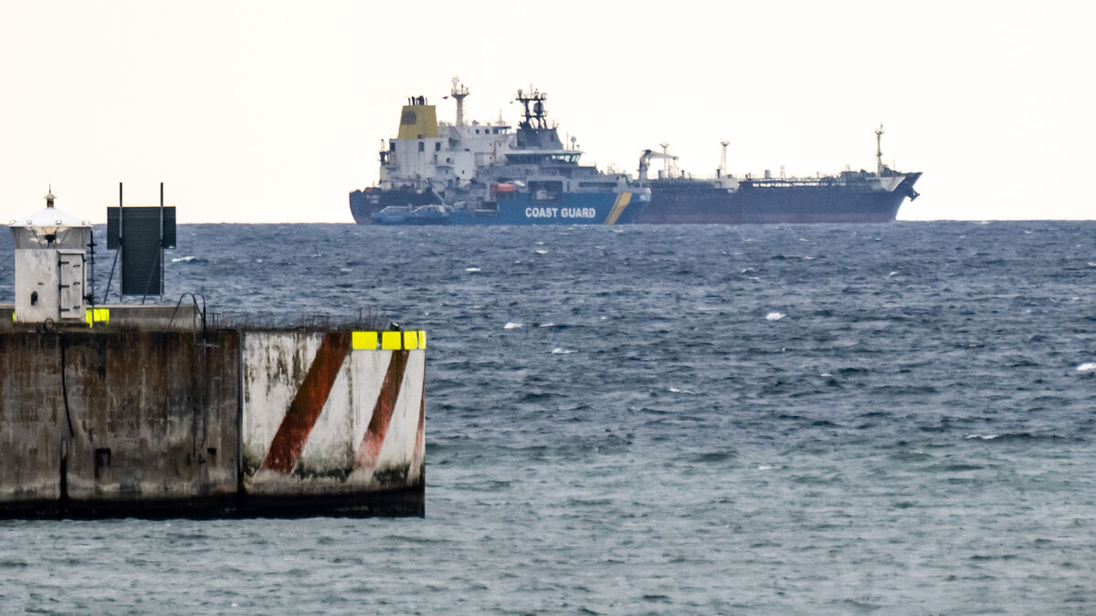 Suspicious tanker Flora 1 allowed