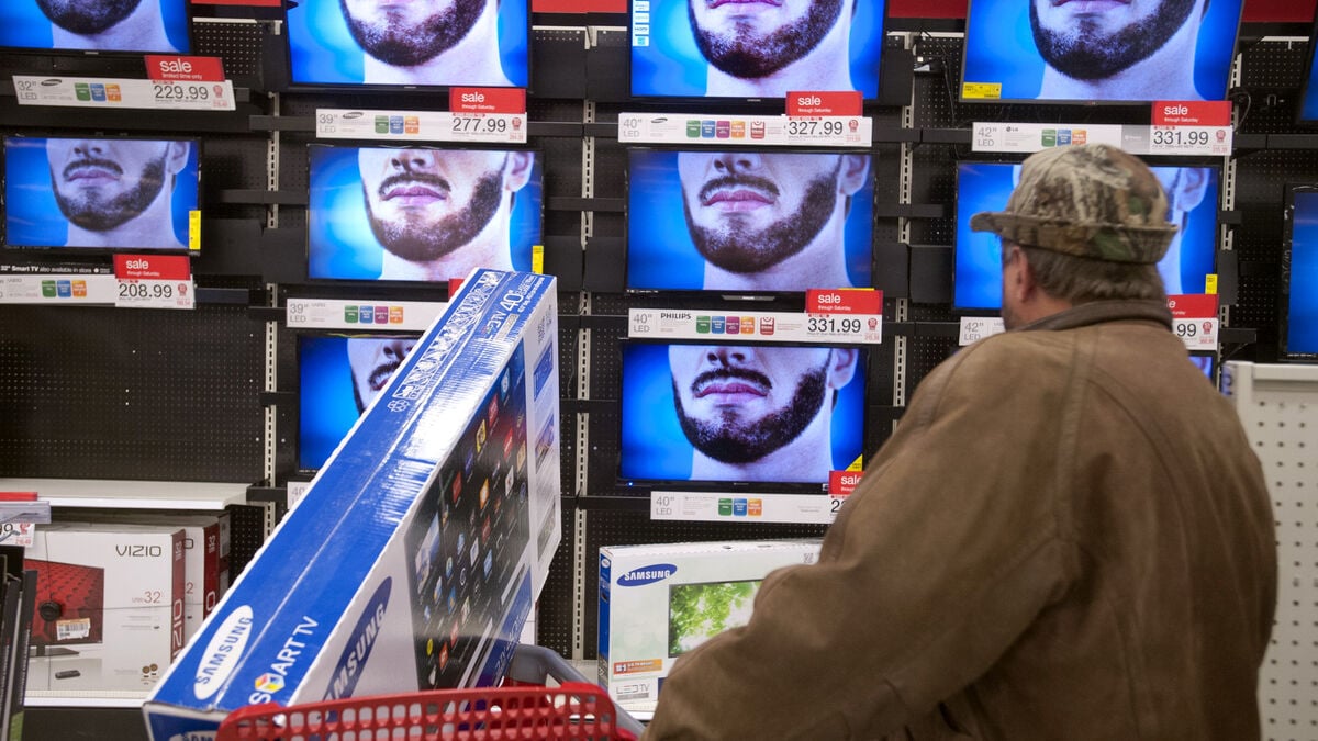 US retail sales fall 0.6% in July, below expectations