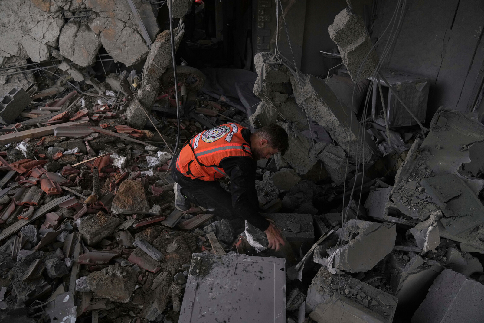 Hamas Offers to Release All