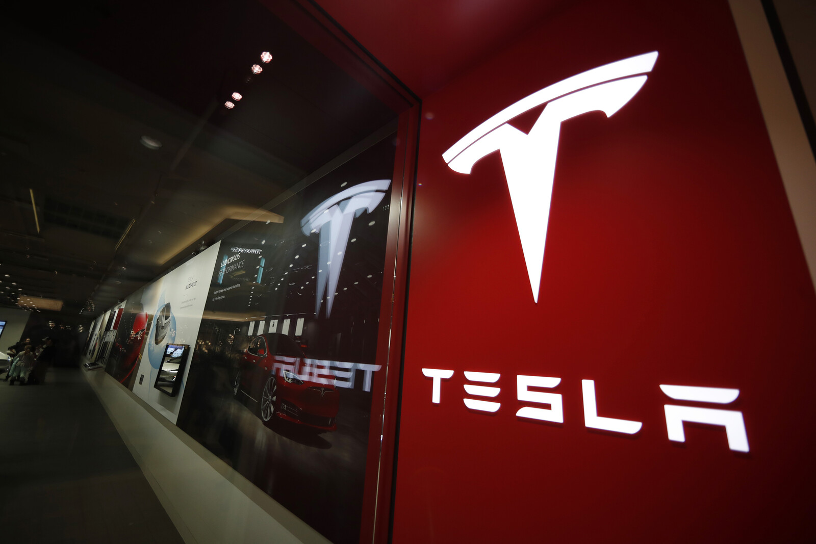 Tesla recalls 700,000 vehicles