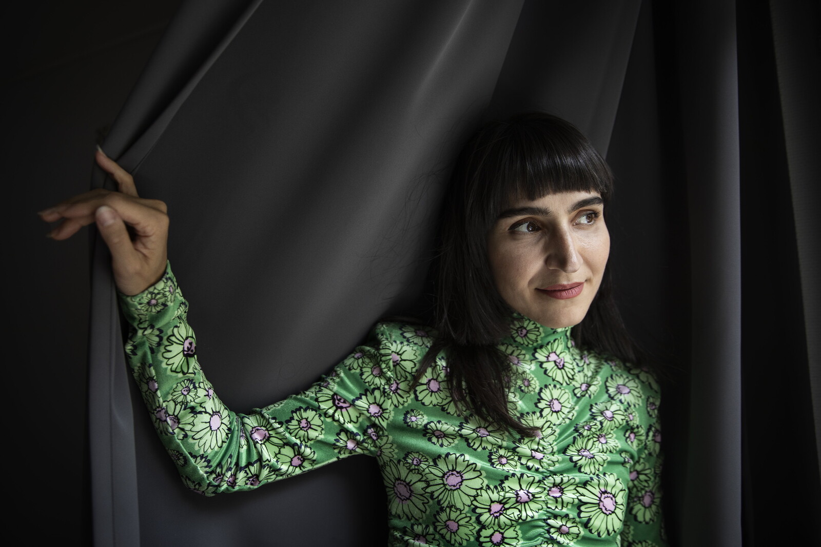 Laleh performs new music at the Nobel banquet.