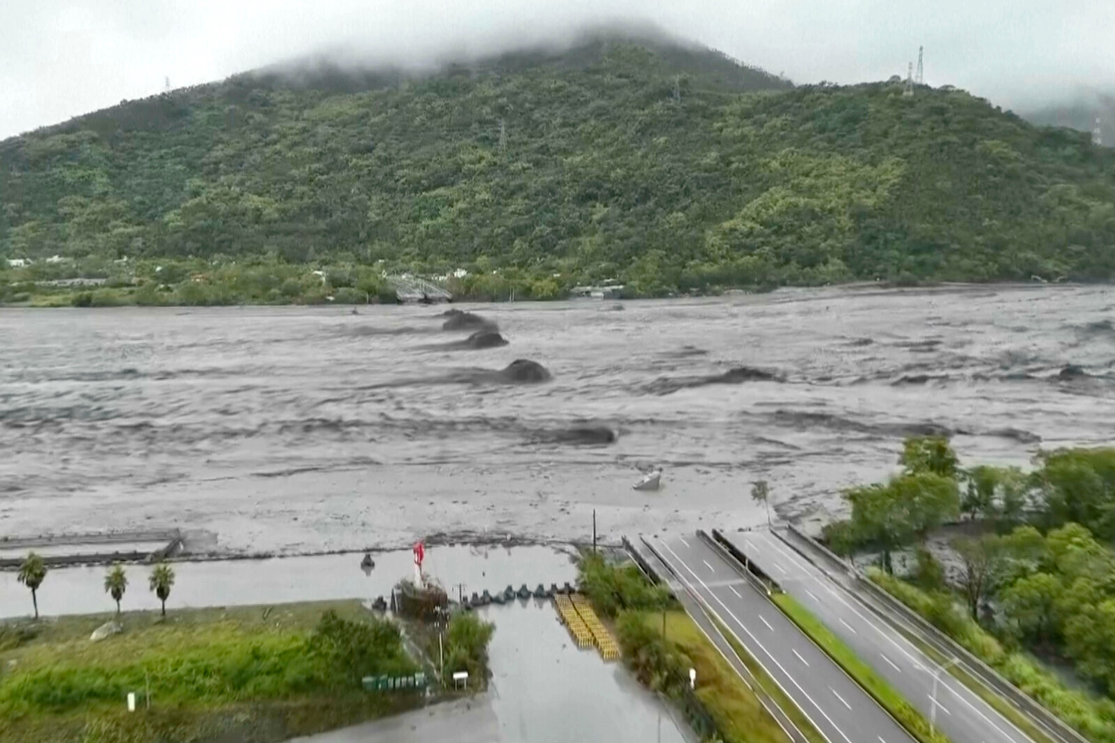 Elderly Man Rescued After Three Days in Taiwan Flood