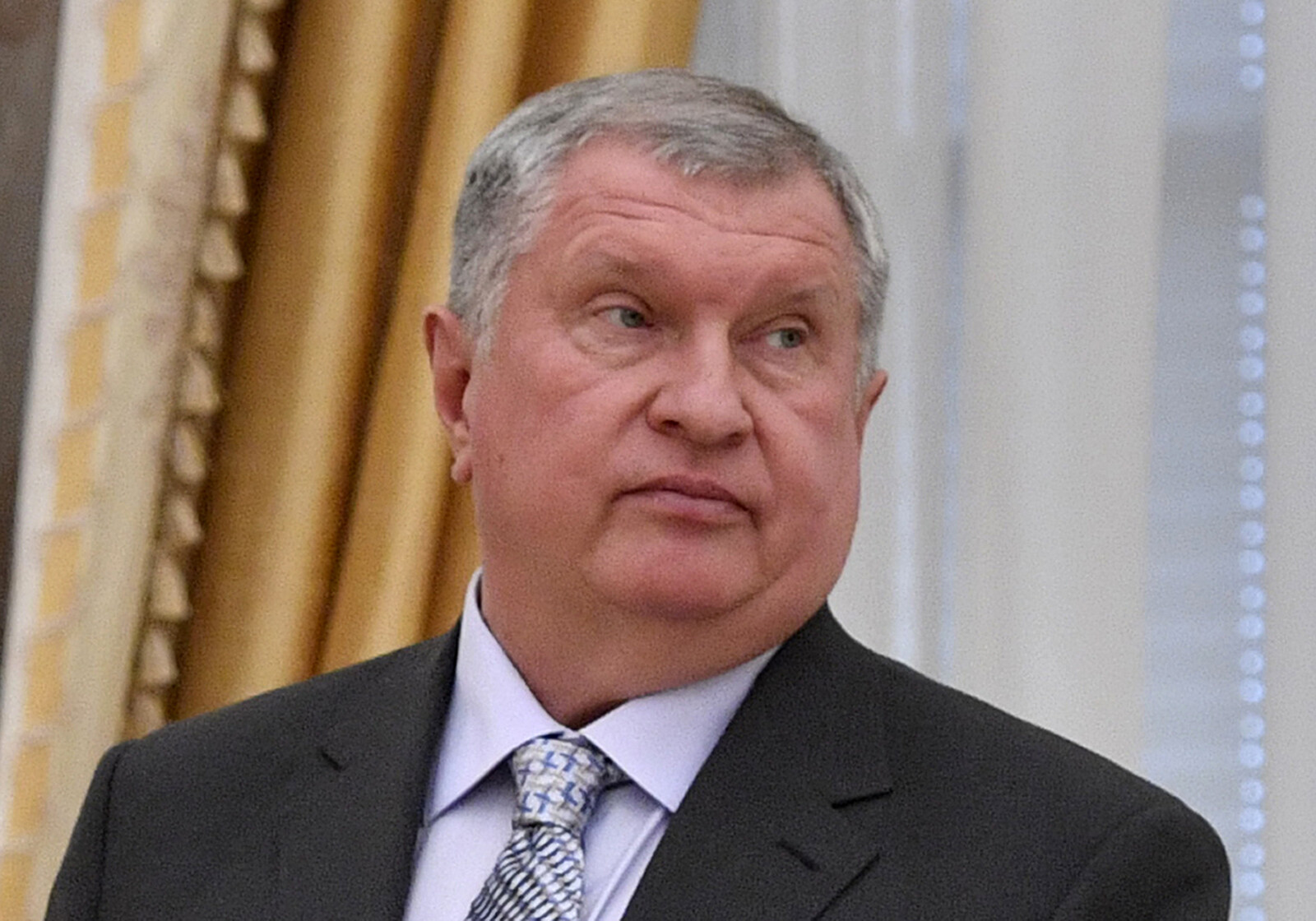 Russian Oil Companies Face Profit Decline Amid Lower Prices and Stronger Ruble