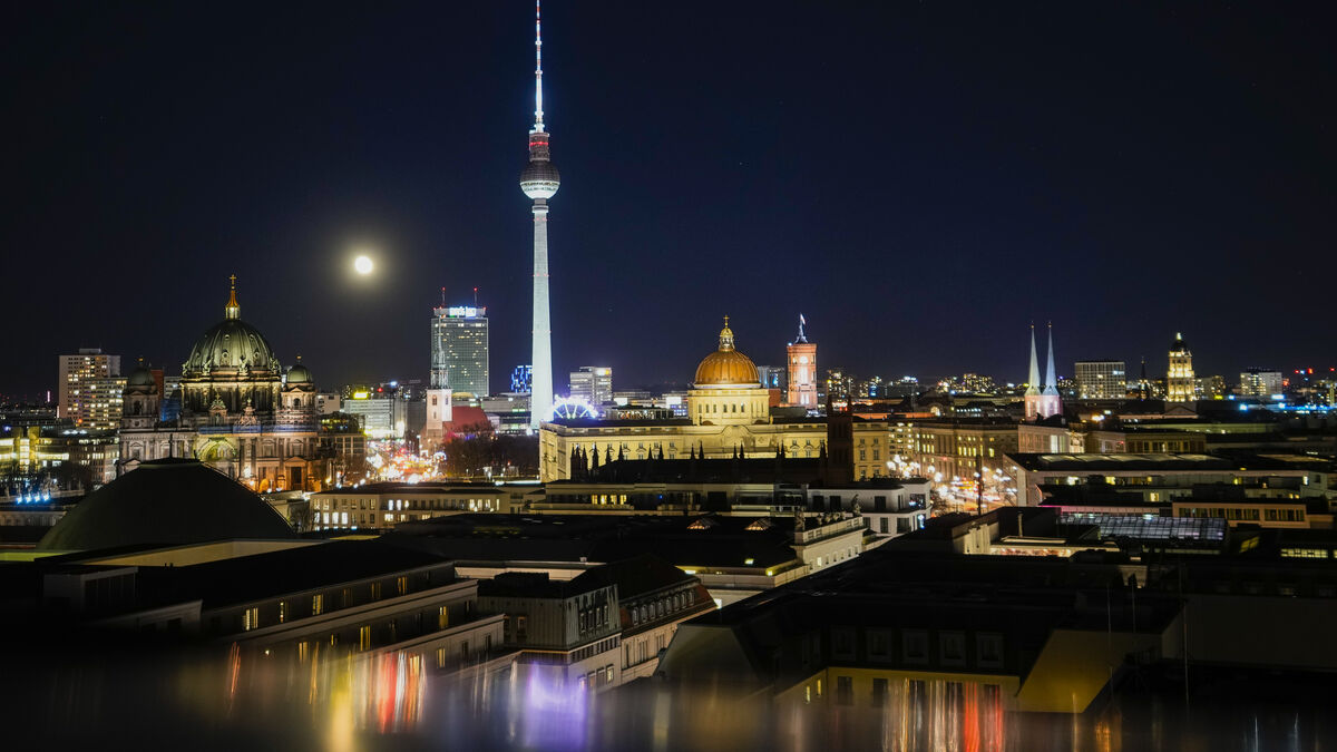 German growth forecast almost halved to 0.5 percent this year