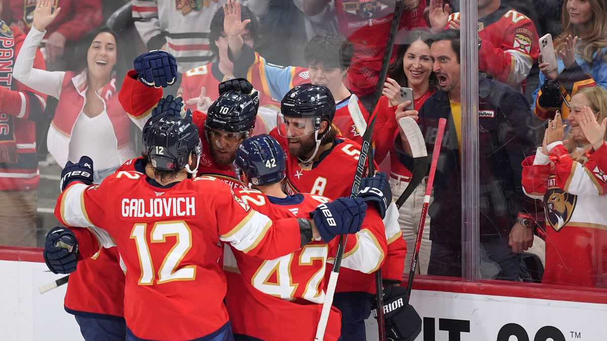 Jesper Boqvist Leads Florida to NHL Season Opener Win Over Chicago