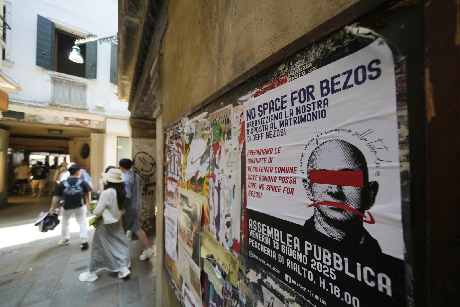 Protests Erupt Over Jeff Bezos' Lavish Venice Wedding