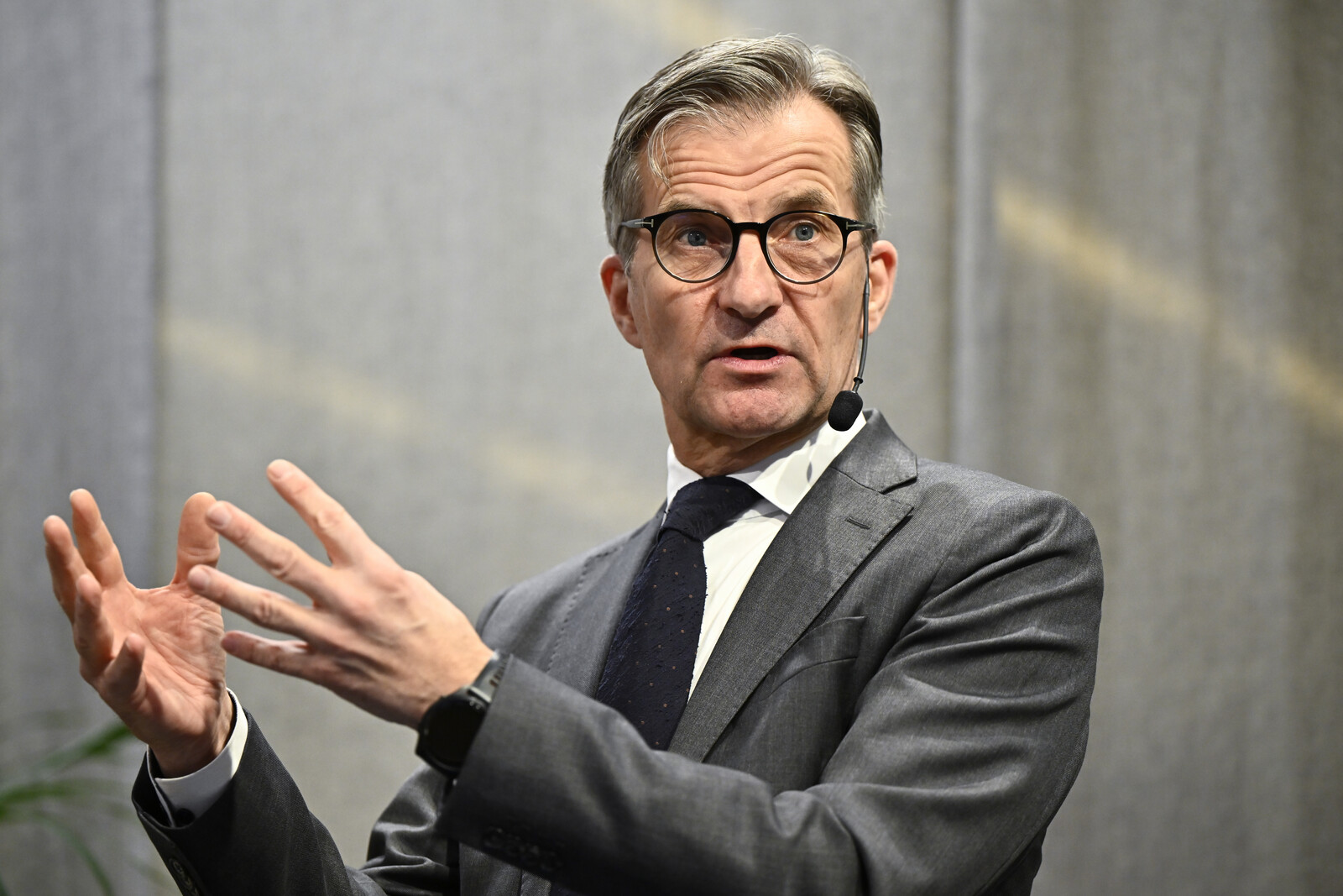 Swedbank Predicts Swedish Central Bank to Cut Interest Rates Again