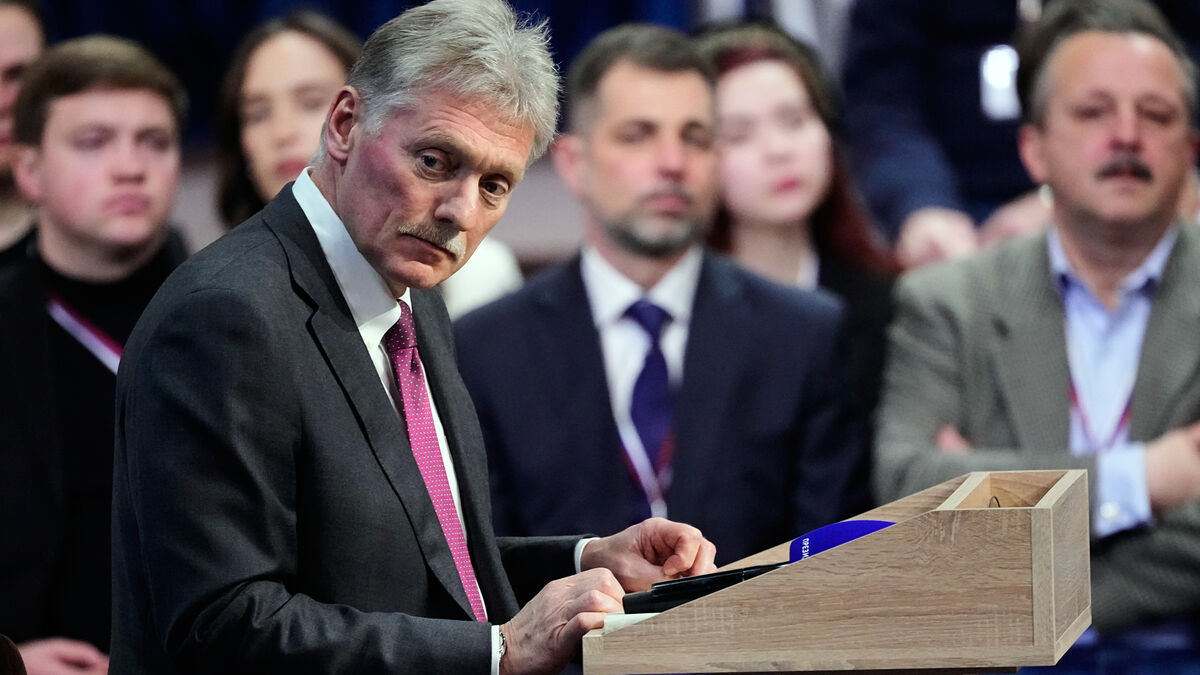 Kremlin defends app shutdown as
