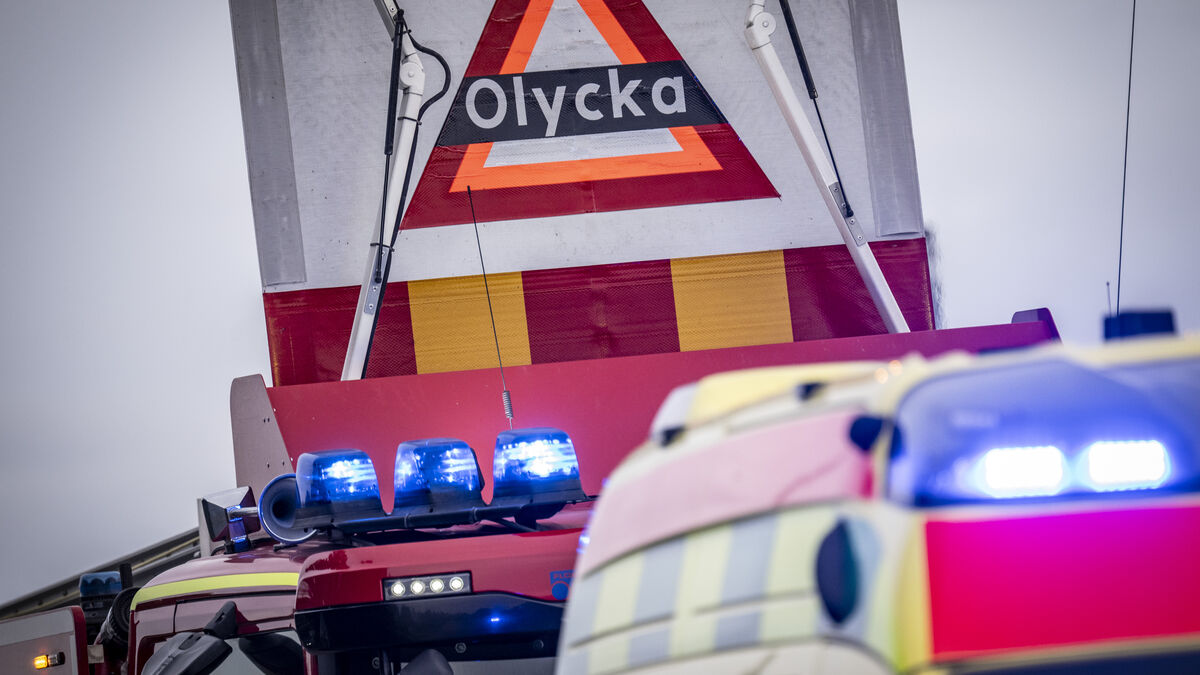 One seriously injured as double-decker bus overturns on E4 at Lövånger