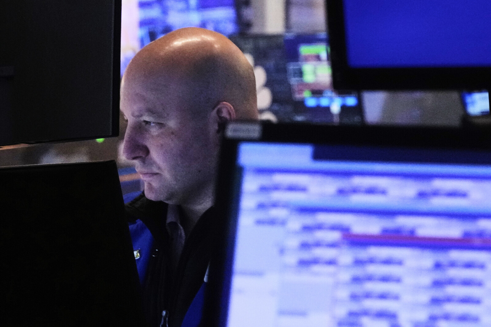 Tech Giants Boost Wall Street as Nasdaq Rises 1.5 Percent