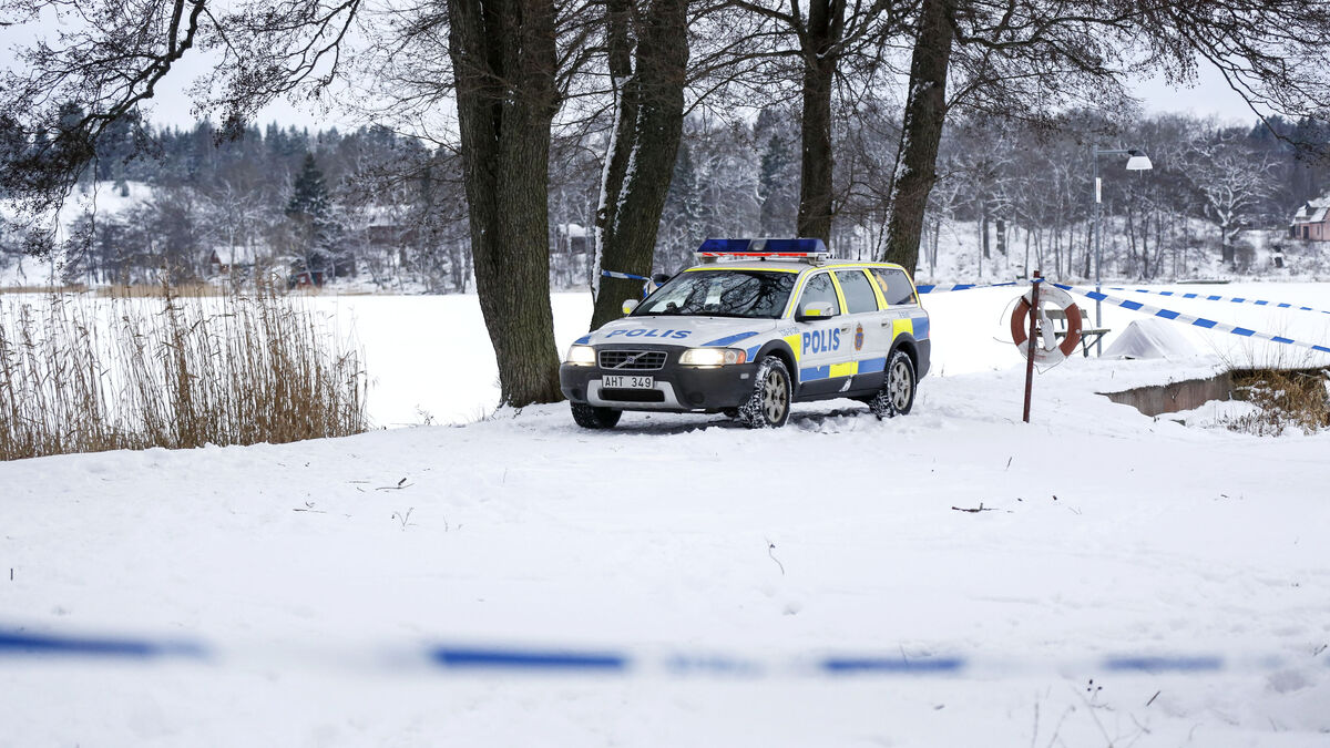 Husband charged in 11-year-old murder of wife