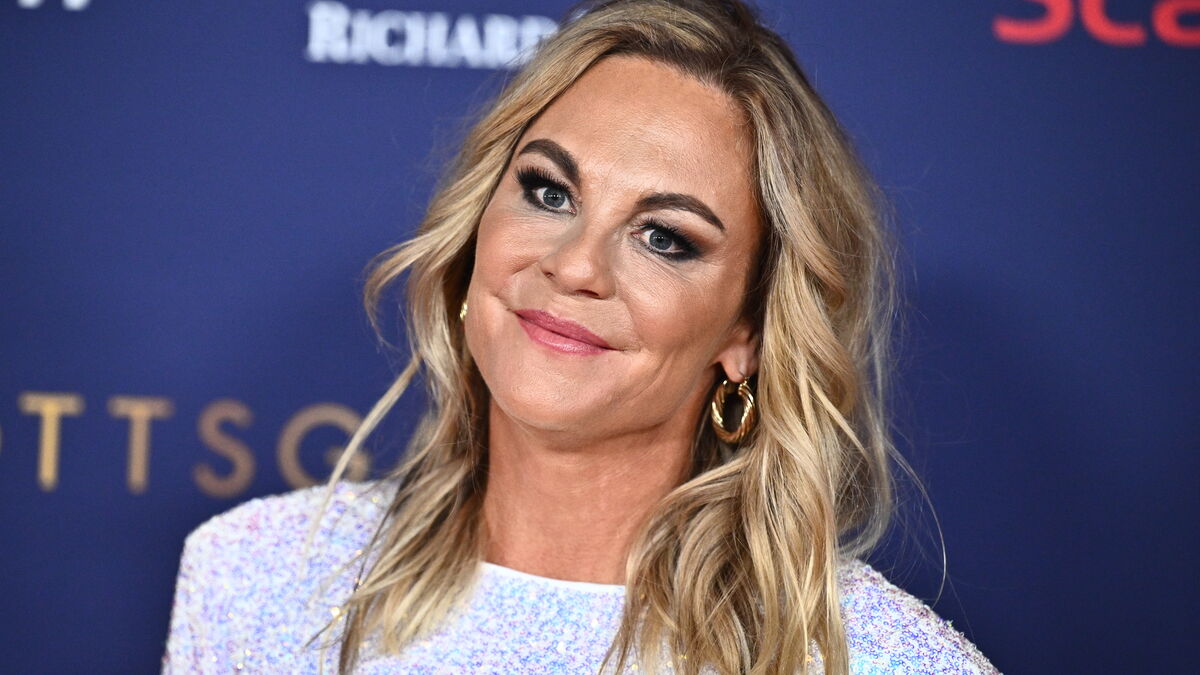 Former swimming star stays in