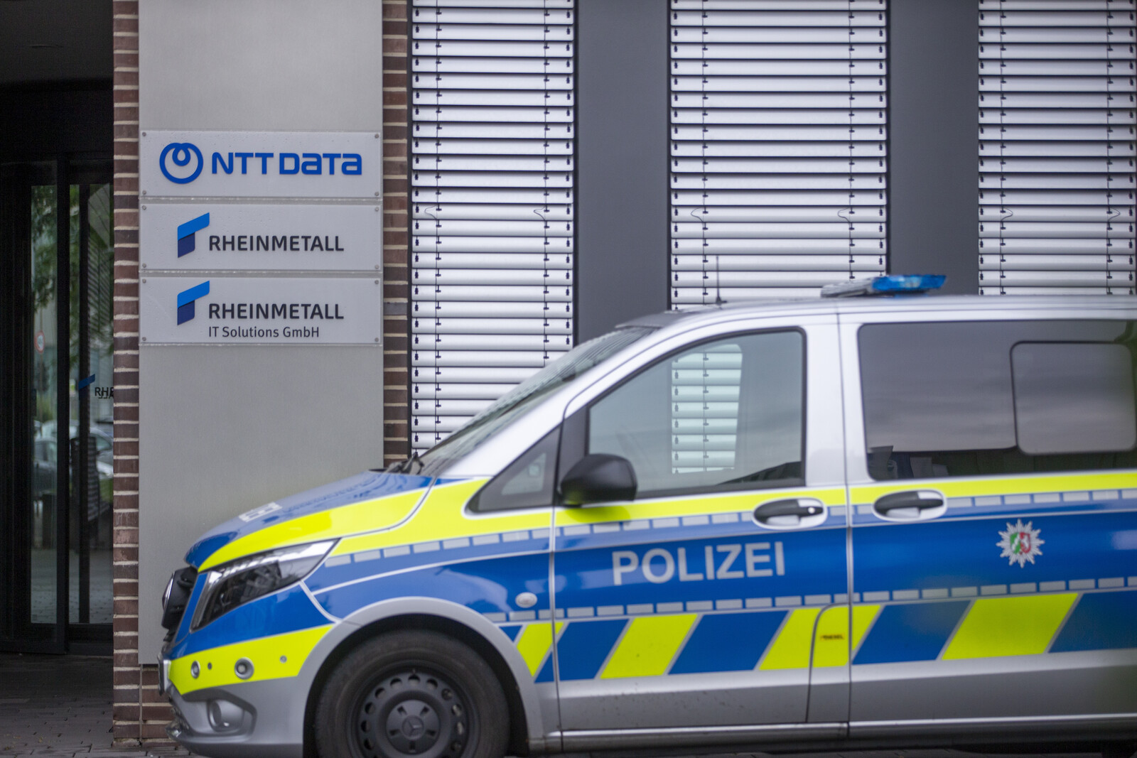 German police shut down "enormous"