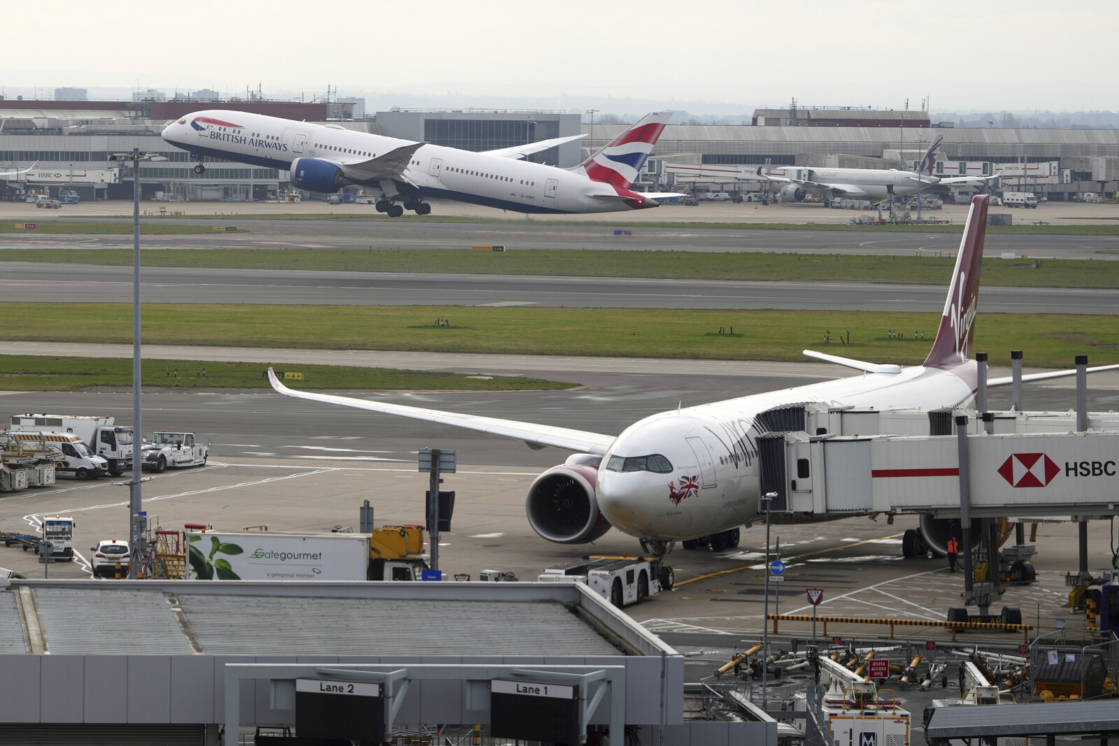 London Airspace Reopens After Technical