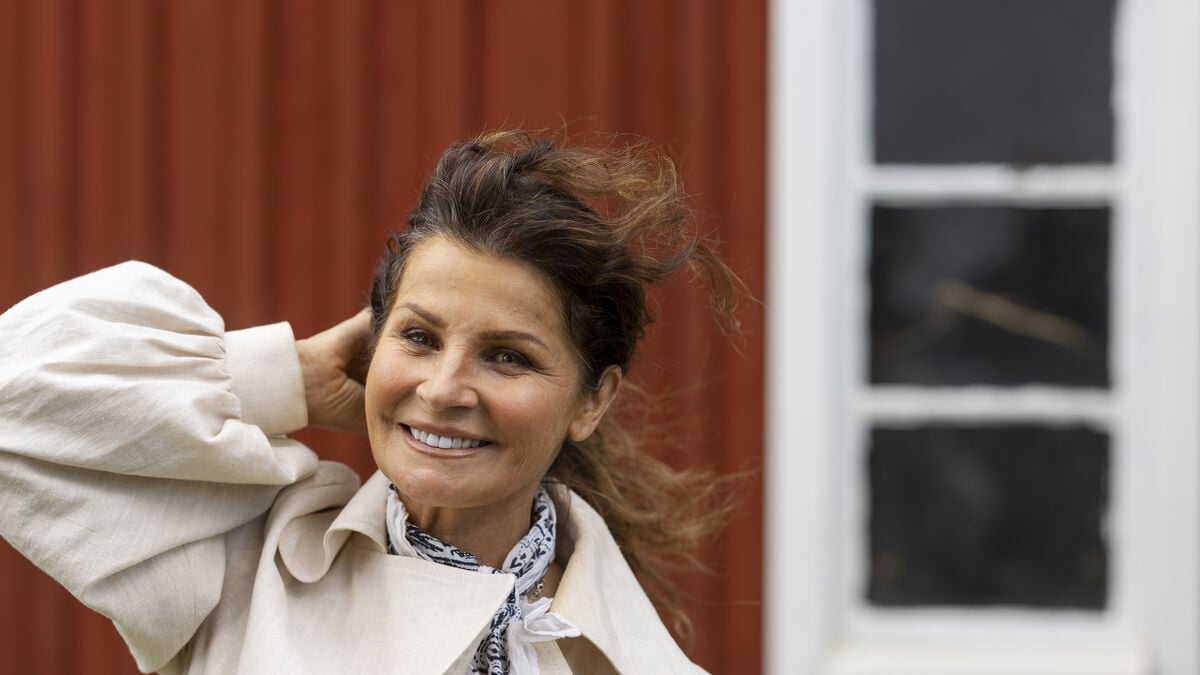 Carola replaces Eva Dahlgren for Skansen sing-along finale Play Quarter