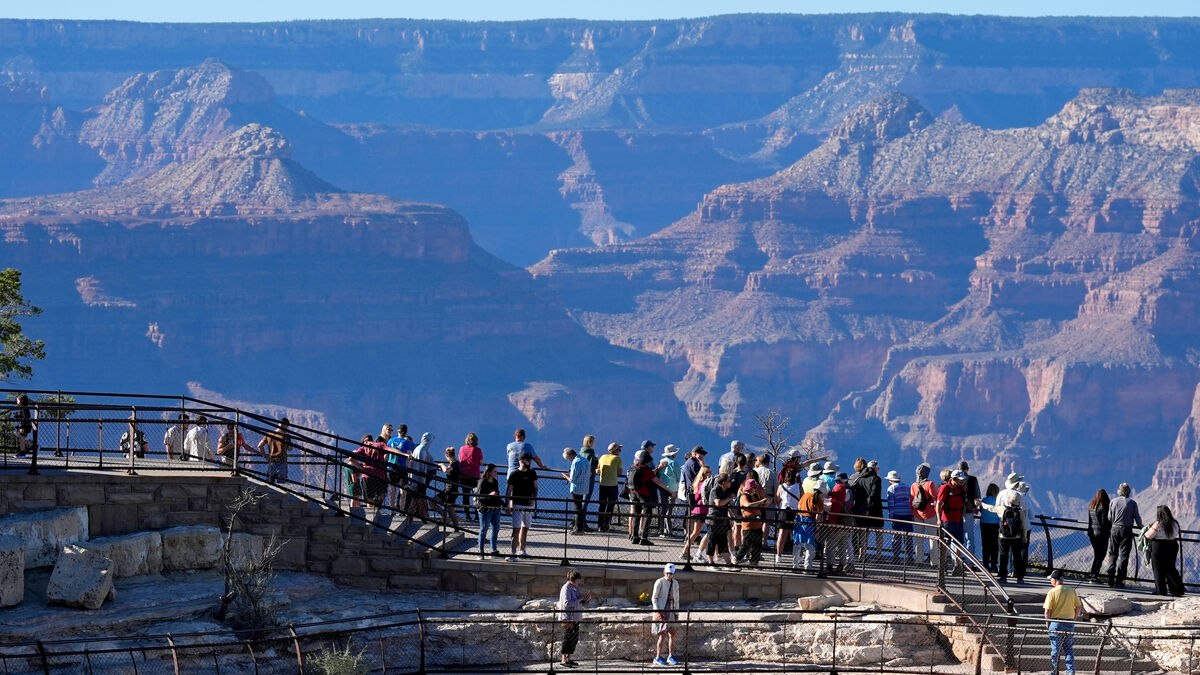 Man dies in Grand Canyon