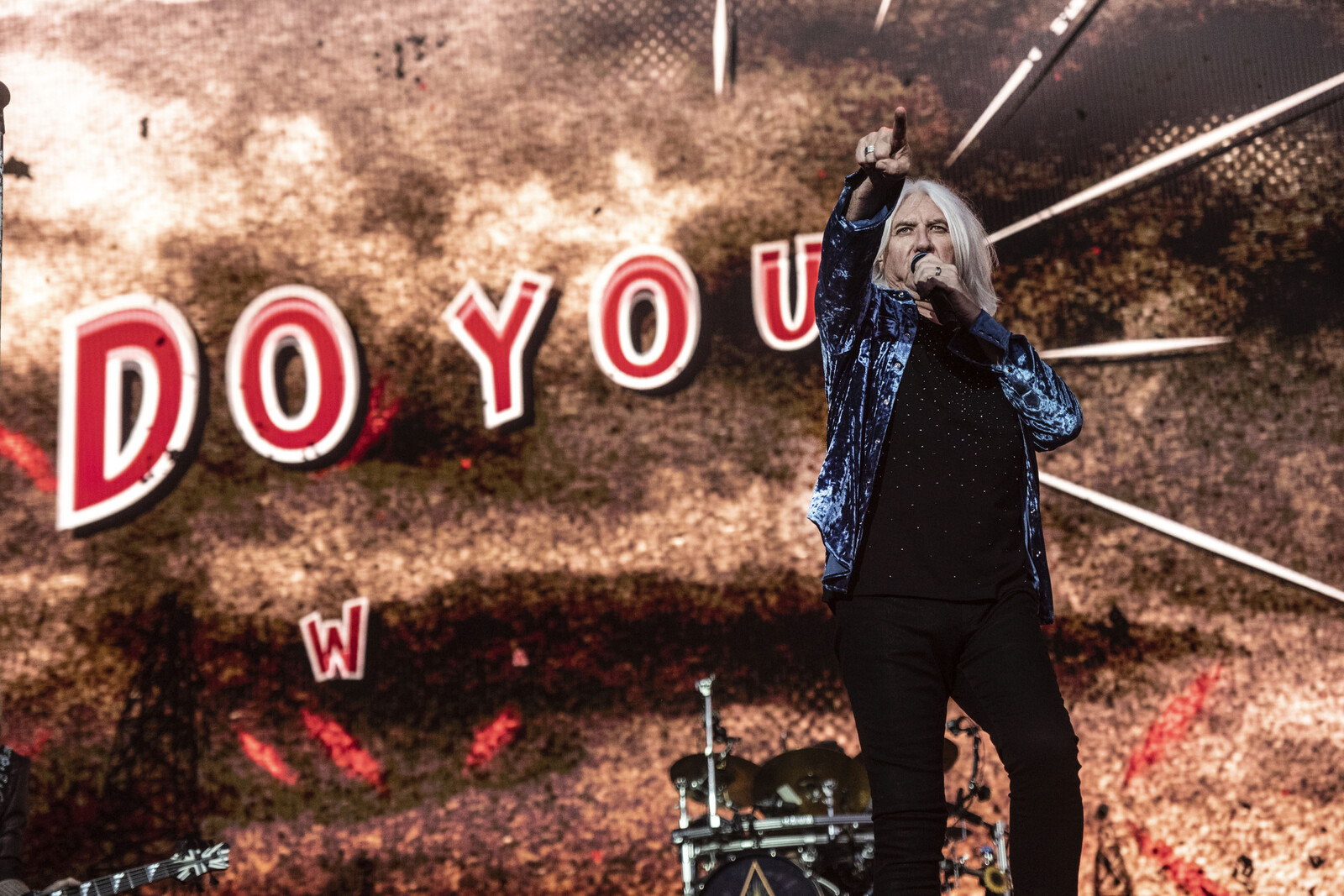 Def Leppard to Perform at