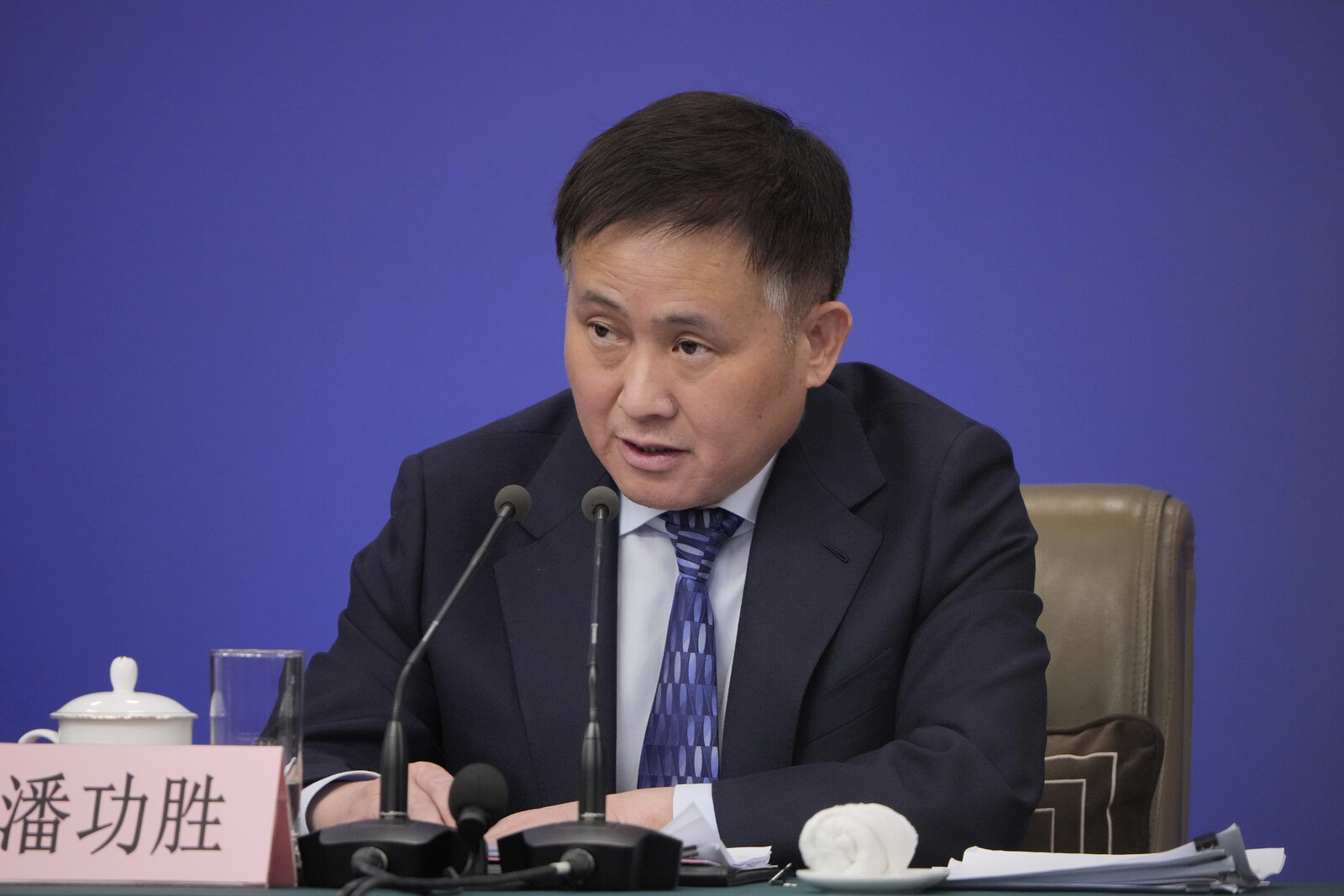 China's Central Bank Cuts Key Interest Rates to Boost Economy