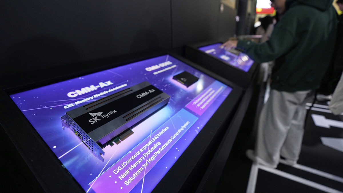 SK Hynix Falls Sharply Despite Record Profit as AI Chip Hype Drives Market Reaction