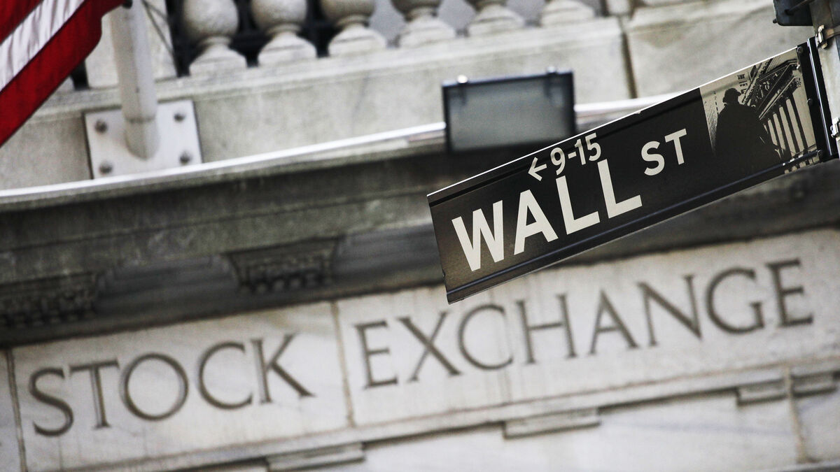 Wall Street rises after two