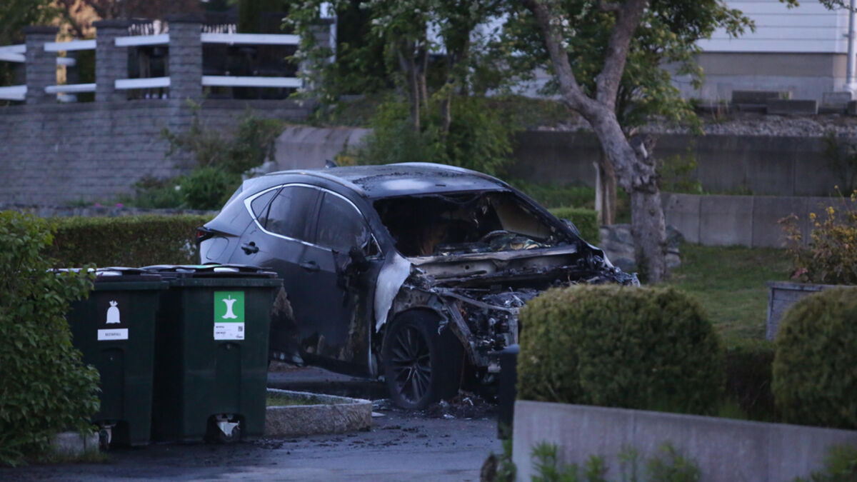 Car destroyed in explosion in Huddinge, south of Stockholm on Monday night