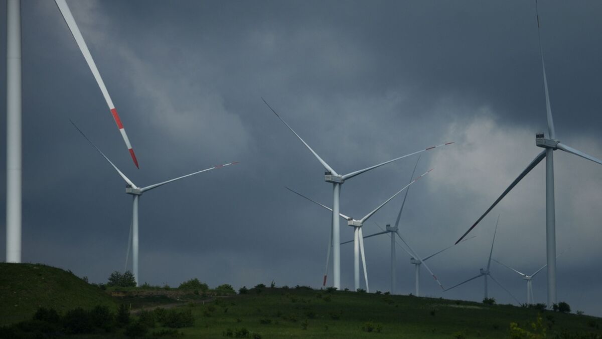 Danish minister pressed on why Ukraine is building more wind power