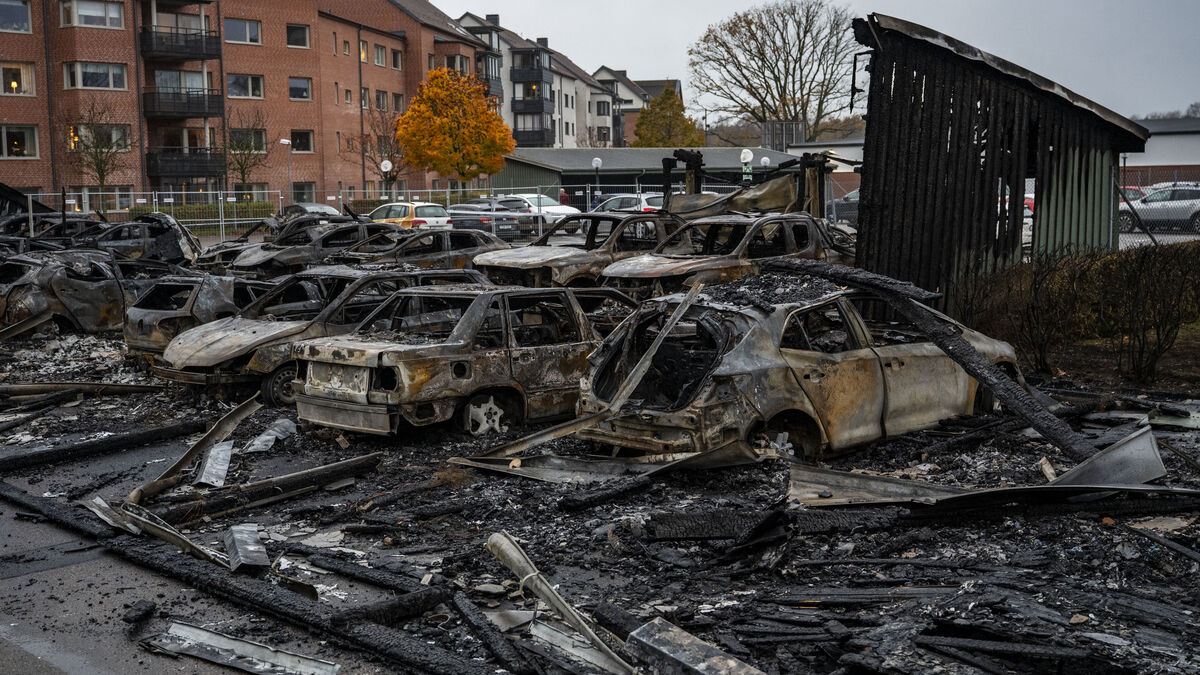 Over 30 vehicles burned in Ängelholm - 15-year-old charged