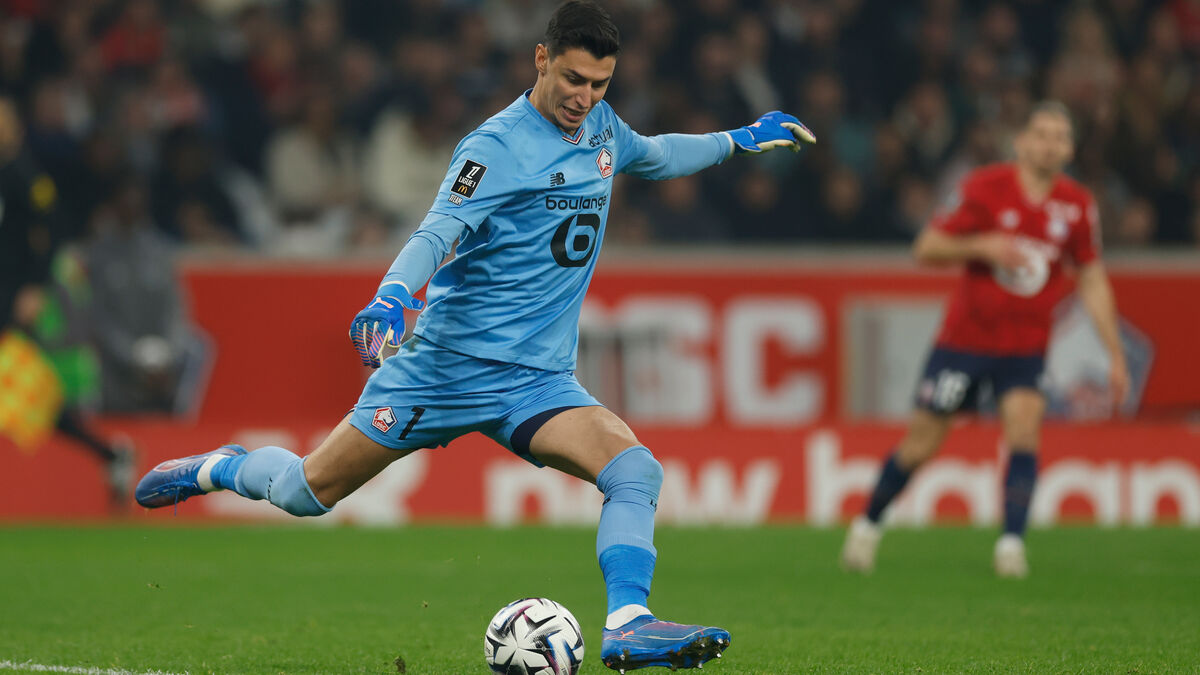 Turkish Goalkeeper Berke Özer Leaves