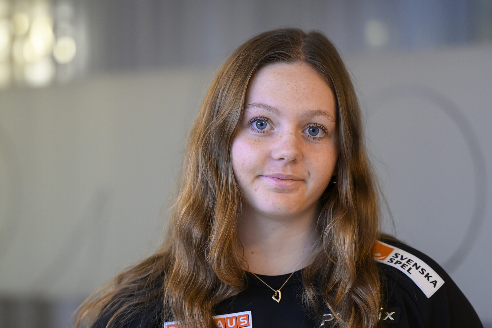 Slalom skier broke thumb – testing with protection