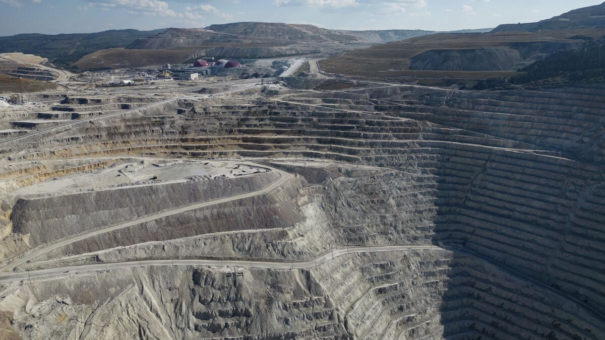 Copper prices rise for fourth day, nearing new record highs