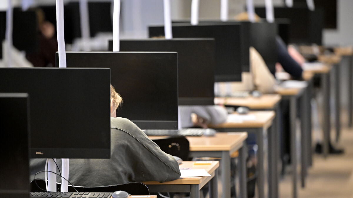 Universities Tackle AI Cheating with On-Site Exams and Digital Tools