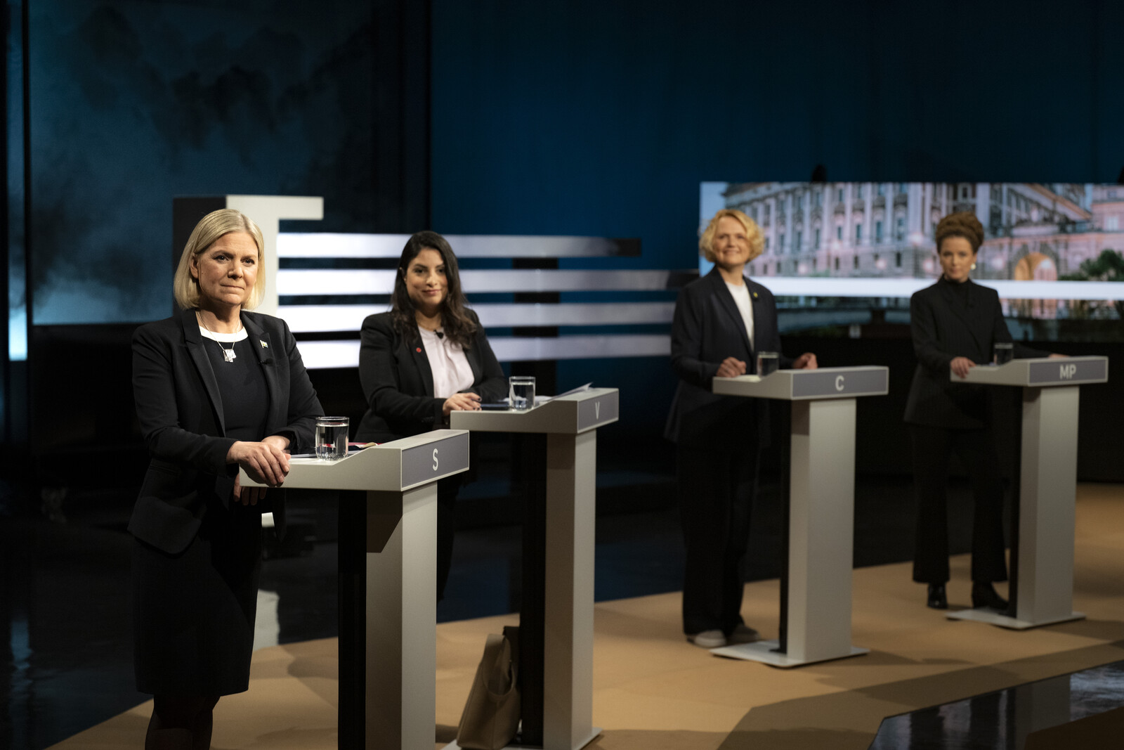 Red-Green Coalition Uncertain Despite Opposition Lead in Polls