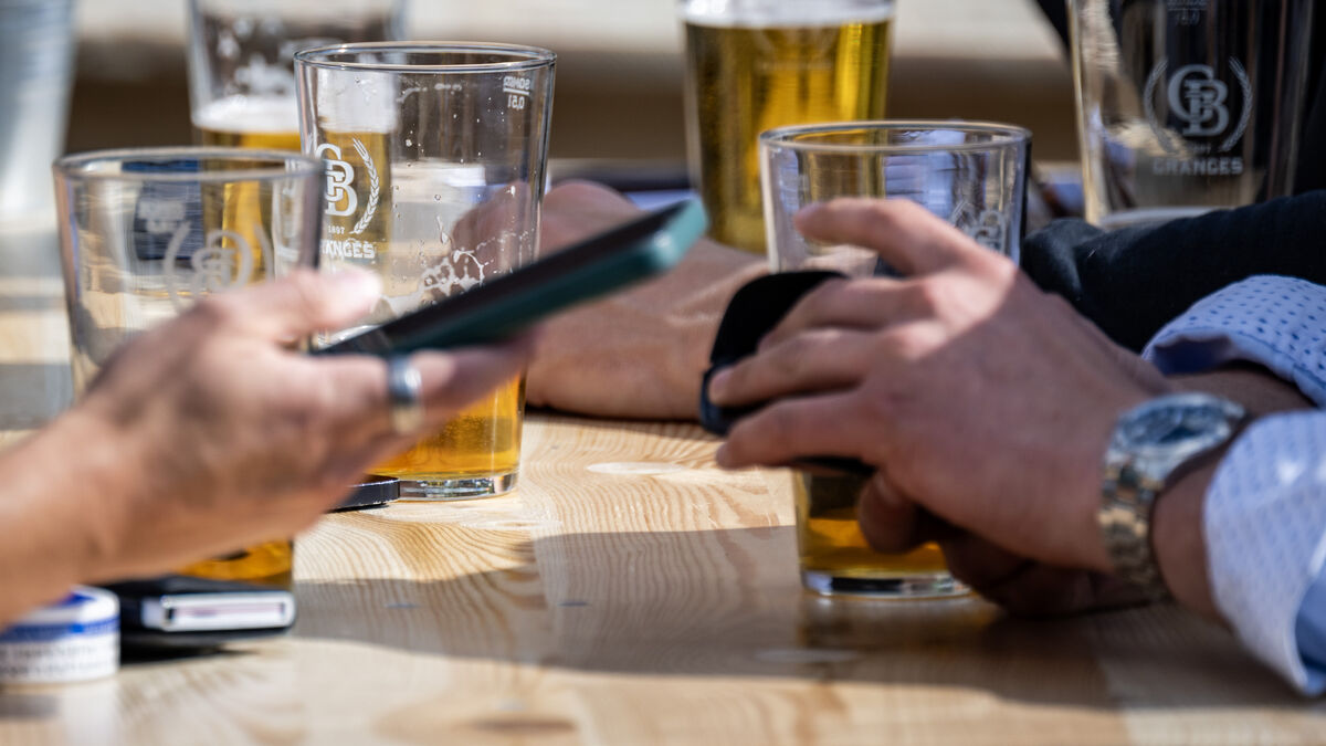 Stockholm rejects permanent alcohol serving hours after World Cup trial