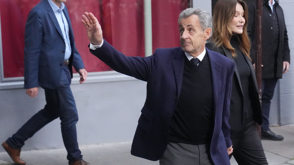 Nicolas Sarkozy Begins Prison Sentence